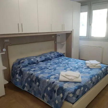 5 Pers Parcheggio أوريستانو